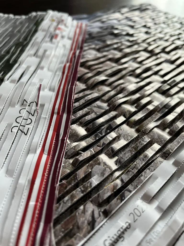 Wabenshredder aus altem Kalender aus 2025